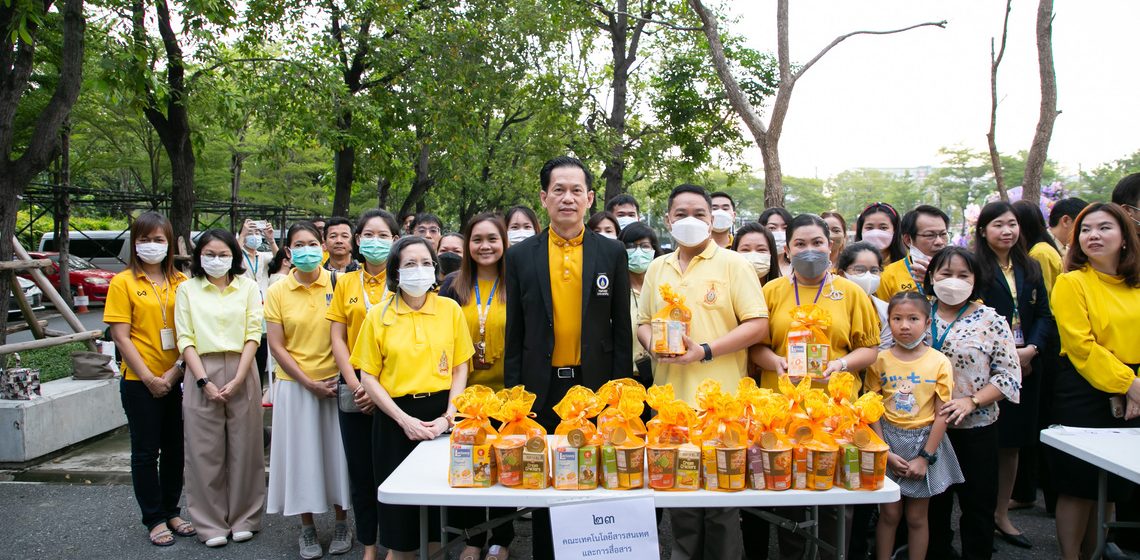 12.10.2023_King-Bhumibol-Adulyadej-Remembrance-day-2023_CV คณะ ICT ม.มหิดล (ICT Mahidol) ร่วมพิธีทำบุญตักบาตรบำเพ็ญกุศลถวายเป็นพระราชกุศล และพิธีถวายราชสดุดี พระบาทสมเด็จพระบรมชนกาธิเบศร มหาภูมิพลอดุลยเดชมหาราช บรมนาถบพิตร เนื่องในวันคล้ายวันสวรรคต