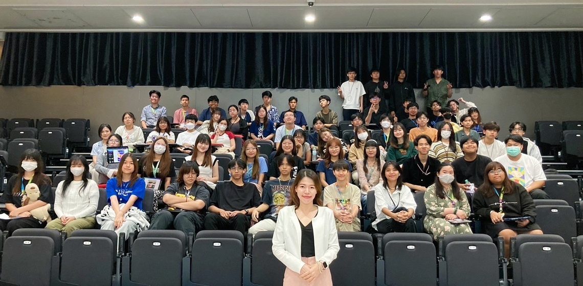 บุคลากรคณะ ICT ม.มหิดล (ICT Mahidol) ได้รับเชิญเป็นวิทยากรบรรยายให้ความรู้ในหัวข้อ “Online Safety” และ “Canva Creator” ณ โรงเรียนเตรียมอุดมดนตรี วิทยาลัยดุริยางคศิลป์ มหาวิทยาลัยมหิดล