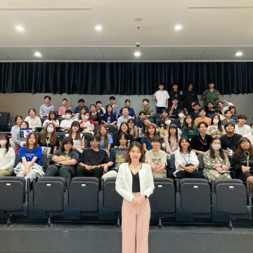 บุคลากรคณะ ICT ม.มหิดล (ICT Mahidol) ได้รับเชิญเป็นวิทยากรบรรยายให้ความรู้ในหัวข้อ “Online Safety” และ “Canva Creator” ณ โรงเรียนเตรียมอุดมดนตรี วิทยาลัยดุริยางคศิลป์ มหาวิทยาลัยมหิดล