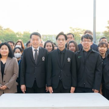 คณะ ICT ม.มหิดล (ICT Mahidol) เข้าร่วม “พิธีทำบุญตักบาตร พิธีเจริญพระพุทธมนต์ และพิธีถวายพระราชสดุดีน้อมรำลึกในพระมหากรุณาธิคุณ พระบาทสมเด็จพระบรมชนกาธิเบศร มหาภูมิพลอดุลยเดชมหาราช บรมนาถบพิตร เนื่องในวันคล้ายวันพระบรมราชสมภพ วันชาติ และวันพ่อแห่งชาติ 5 ธันวาคม 2568”