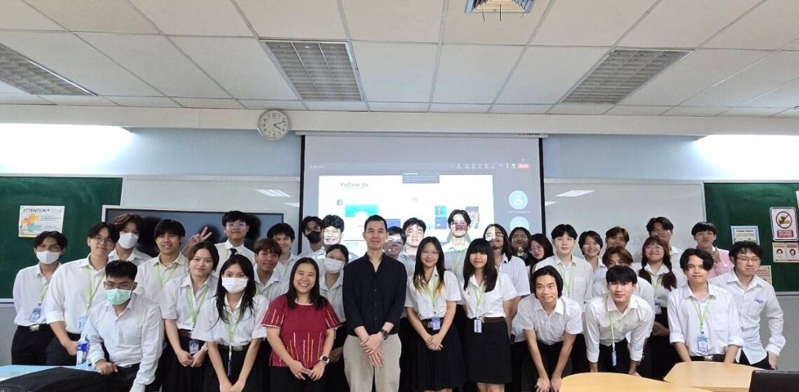 24.09.2024_ITCS361-Digital-Transformation-and-Project-Commentator_CV_0 ICT Mahidol hosted a special talk on “Digital Transformation” and provided recommendations for students’ projects